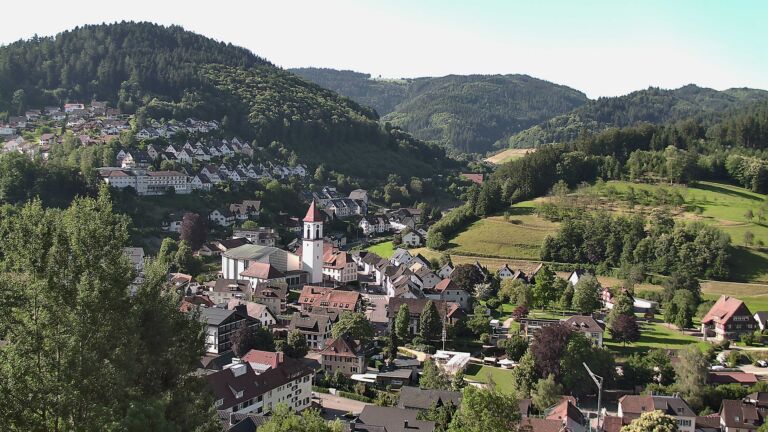 Dieses Bild zeigt eine Webcam-Aufnahme von Ottenhöfen, aufgenommen am Donnerstag, den 18.06.2026 um 08:40 Uhr