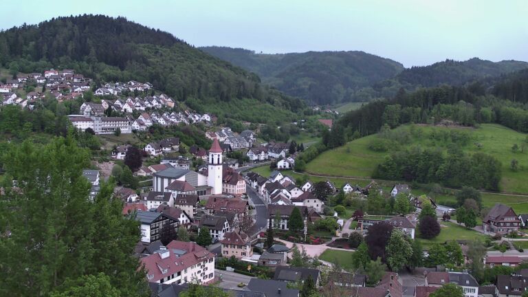 Dieses Bild zeigt eine Webcam-Aufnahme von Ottenhöfen, aufgenommen am Montag, den 04.05.2026 um 20:30 Uhr