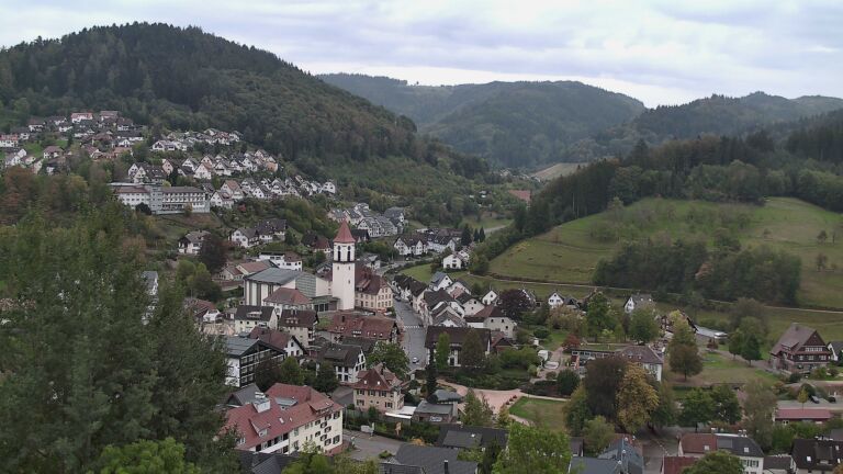 Dieses Bild zeigt eine Webcam-Aufnahme von Ottenhöfen, aufgenommen am Sonntag, den 04.10.2026 um 17:50 Uhr