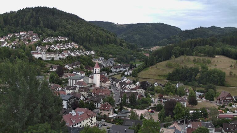 Dieses Bild zeigt eine Webcam-Aufnahme von Ottenhöfen, aufgenommen am Sonntag, den 26.07.2026 um 19:30 Uhr