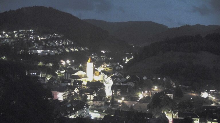 Dieses Bild zeigt eine Webcam-Aufnahme von Ottenhöfen, aufgenommen am Freitag, den 31.07.2026 um 21:30 Uhr
