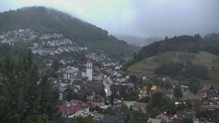 Dieses Bild zeigt eine Webcam-Aufnahme von Ottenhöfen, aufgenommen am Montag, den 27.07.2026 um 05:50 Uhr