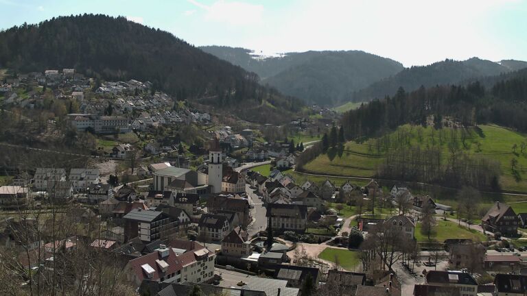 Dieses Bild zeigt eine Webcam-Aufnahme von Ottenhöfen, aufgenommen am Donnerstag, den 02.04.2026 um 13:10 Uhr