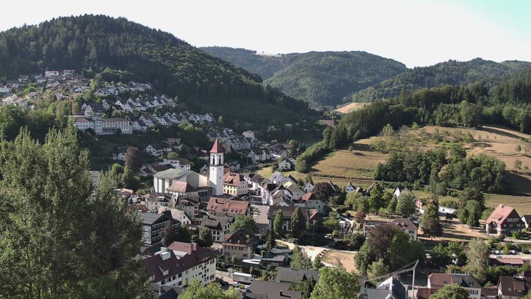 Dieses Bild zeigt eine Webcam-Aufnahme von Ottenhöfen, aufgenommen am Freitag, den 07.08.2026 um 09:10 Uhr
