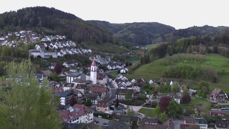 Dieses Bild zeigt eine Webcam-Aufnahme von Ottenhöfen, aufgenommen am Samstag, den 25.04.2026 um 06:10 Uhr