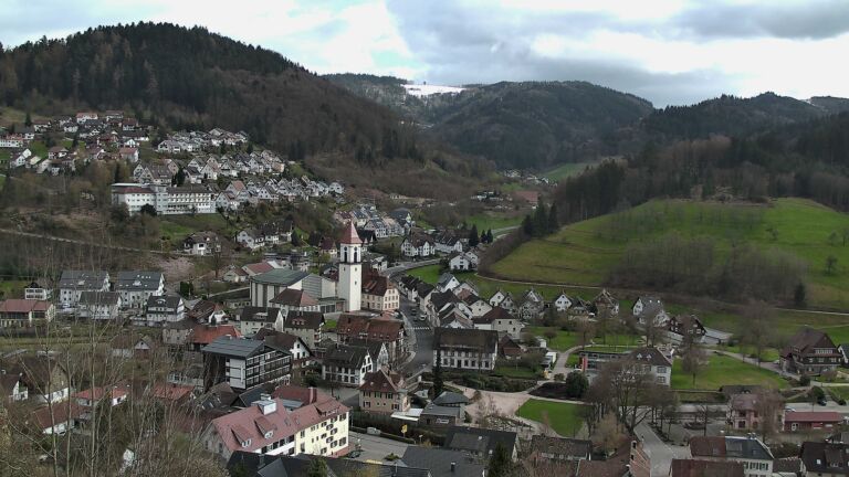 Dieses Bild zeigt eine Webcam-Aufnahme von Ottenhöfen, aufgenommen am Dienstag, den 31.03.2026 um 17:00 Uhr