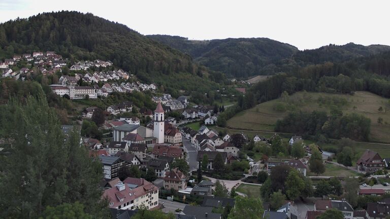 Dieses Bild zeigt eine Webcam-Aufnahme von Ottenhöfen, aufgenommen am Freitag, den 04.09.2026 um 19:30 Uhr