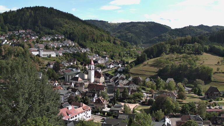 Dieses Bild zeigt eine Webcam-Aufnahme von Ottenhöfen, aufgenommen am Dienstag, den 01.09.2026 um 16:20 Uhr