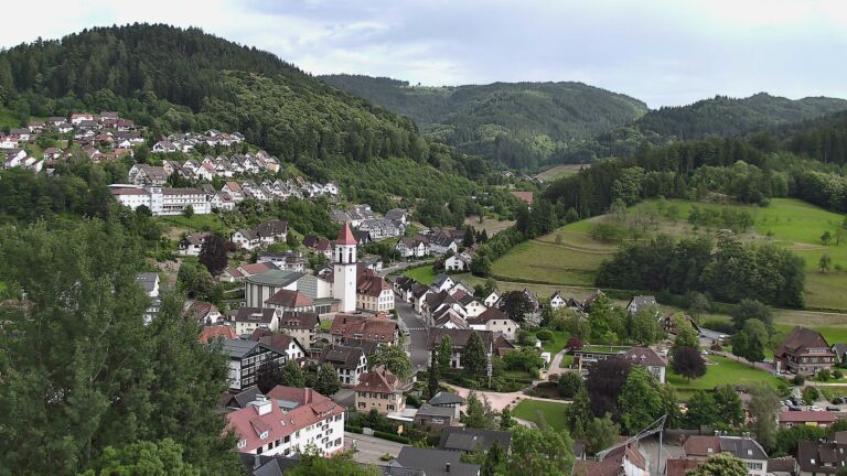 Dieses Bild zeigt eine Webcam-Aufnahme von Ottenhöfen, aufgenommen am Dienstag, den 16.06.2026 um 18:10 Uhr