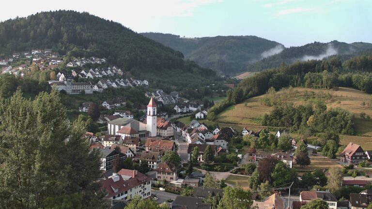 Dieses Bild zeigt eine Webcam-Aufnahme von Ottenhöfen, aufgenommen am Samstag, den 18.07.2026 um 07:20 Uhr