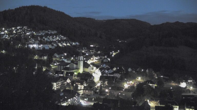 Dieses Bild zeigt eine Webcam-Aufnahme von Ottenhöfen, aufgenommen am Montag, den 31.08.2026 um 21:00 Uhr