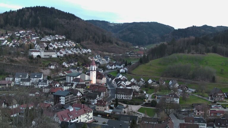 Dieses Bild zeigt eine Webcam-Aufnahme von Ottenhöfen, aufgenommen am Freitag, den 03.04.2026 um 20:00 Uhr