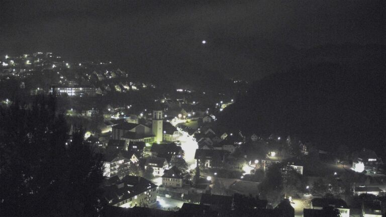 Dieses Bild zeigt eine Webcam-Aufnahme von Ottenhöfen, aufgenommen am Sonntag, den 18.10.2026 um 20:10 Uhr