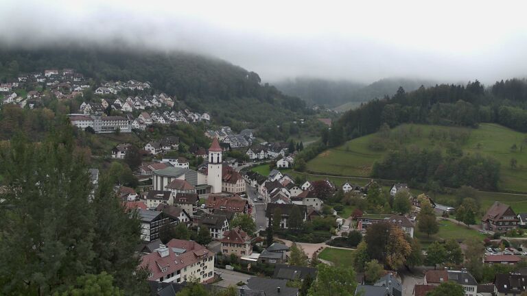 Dieses Bild zeigt eine Webcam-Aufnahme von Ottenhöfen, aufgenommen am Sonntag, den 18.10.2026 um 13:20 Uhr