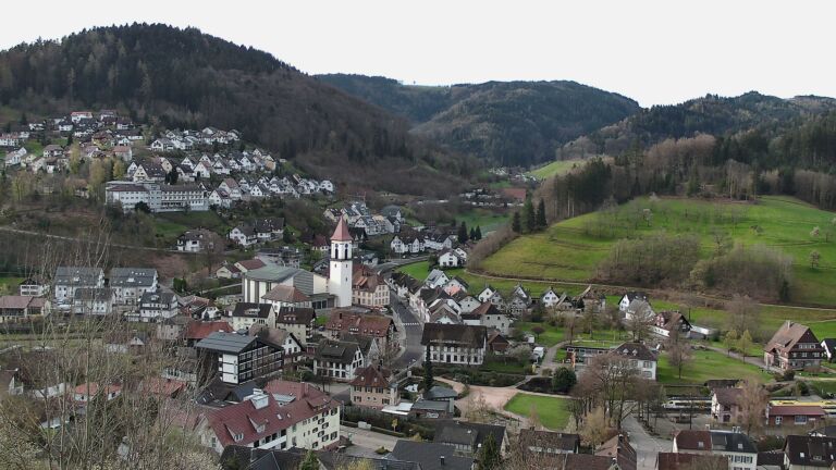 Dieses Bild zeigt eine Webcam-Aufnahme von Ottenhöfen, aufgenommen am Sonntag, den 05.04.2026 um 08:40 Uhr