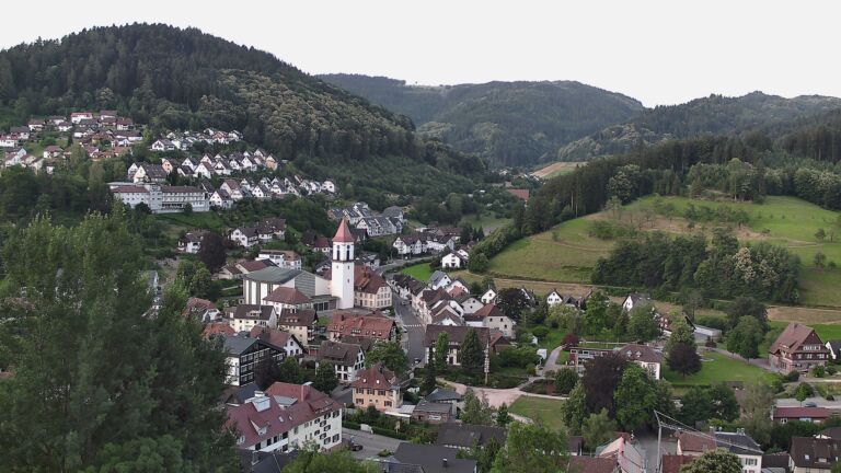 Dieses Bild zeigt eine Webcam-Aufnahme von Ottenhöfen, aufgenommen am Freitag, den 26.06.2026 um 06:00 Uhr