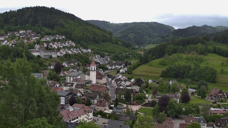 Dieses Bild zeigt eine Webcam-Aufnahme von Ottenhöfen, aufgenommen am Mittwoch, den 20.05.2026 um 13:00 Uhr