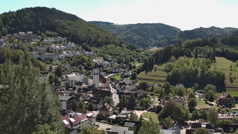 Dieses Bild zeigt eine Webcam-Aufnahme von Ottenhöfen, aufgenommen am Dienstag, den 15.09.2026 um 13:20 Uhr