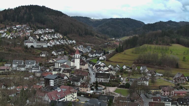 Dieses Bild zeigt eine Webcam-Aufnahme von Ottenhöfen, aufgenommen am Dienstag, den 17.02.2026 um 16:50 Uhr