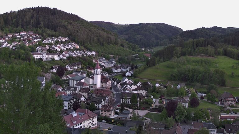 Dieses Bild zeigt eine Webcam-Aufnahme von Ottenhöfen, aufgenommen am Freitag, den 01.05.2026 um 20:40 Uhr