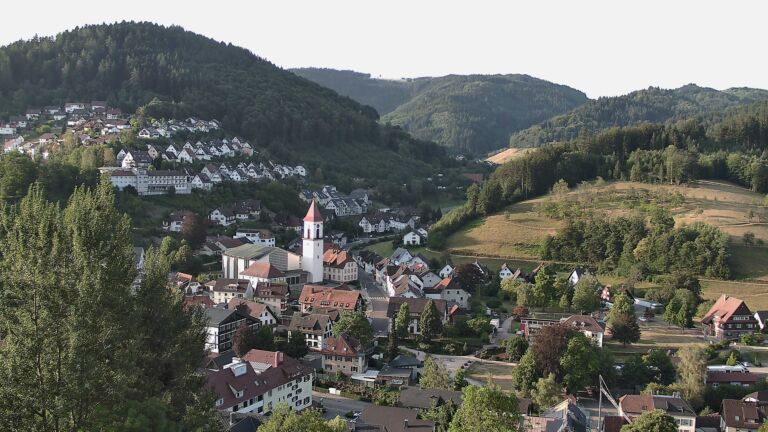 Dieses Bild zeigt eine Webcam-Aufnahme von Ottenhöfen, aufgenommen am Dienstag, den 04.08.2026 um 07:30 Uhr