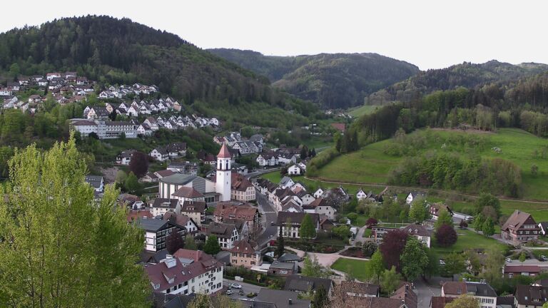 Dieses Bild zeigt eine Webcam-Aufnahme von Ottenhöfen, aufgenommen am Dienstag, den 28.04.2026 um 07:10 Uhr