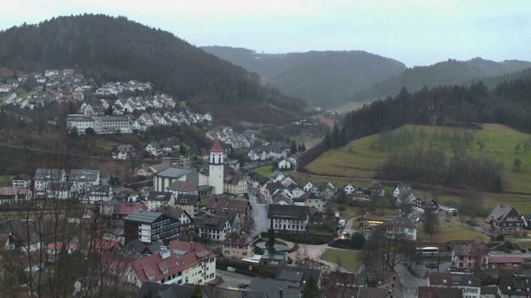 Dieses Bild zeigt eine Webcam-Aufnahme von Ottenhöfen, aufgenommen am Dienstag, den 27.01.2026 um 17:00 Uhr