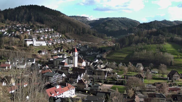 Dieses Bild zeigt eine Webcam-Aufnahme von Ottenhöfen, aufgenommen am Donnerstag, den 26.03.2026 um 17:20 Uhr