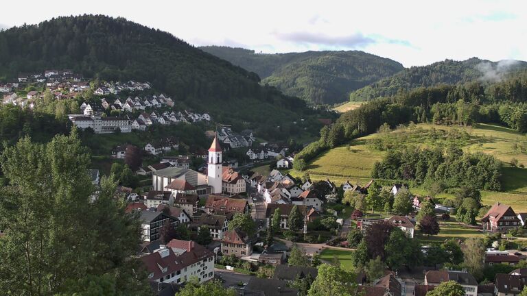 Dieses Bild zeigt eine Webcam-Aufnahme von Ottenhöfen, aufgenommen am Montag, den 01.06.2026 um 07:30 Uhr