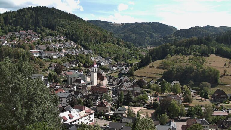 Dieses Bild zeigt eine Webcam-Aufnahme von Ottenhöfen, aufgenommen am Sonntag, den 23.08.2026 um 15:30 Uhr