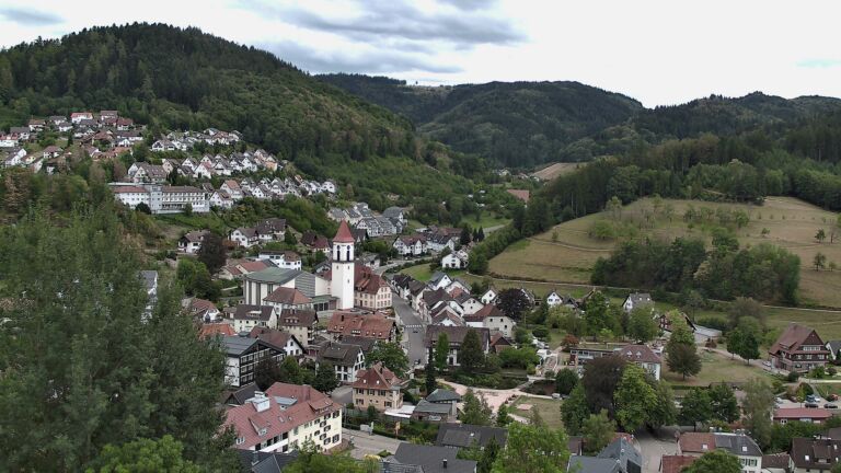 Dieses Bild zeigt eine Webcam-Aufnahme von Ottenhöfen, aufgenommen am Samstag, den 29.08.2026 um 16:20 Uhr