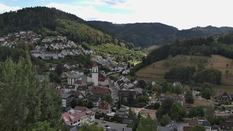 Dieses Bild zeigt eine Webcam-Aufnahme von Ottenhöfen, aufgenommen am Mittwoch, den 19.08.2026 um 14:00 Uhr