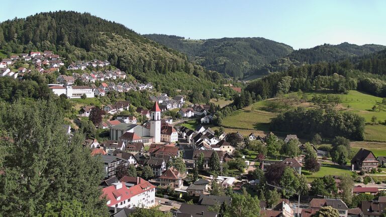 Dieses Bild zeigt eine Webcam-Aufnahme von Ottenhöfen, aufgenommen am Samstag, den 20.06.2026 um 18:10 Uhr