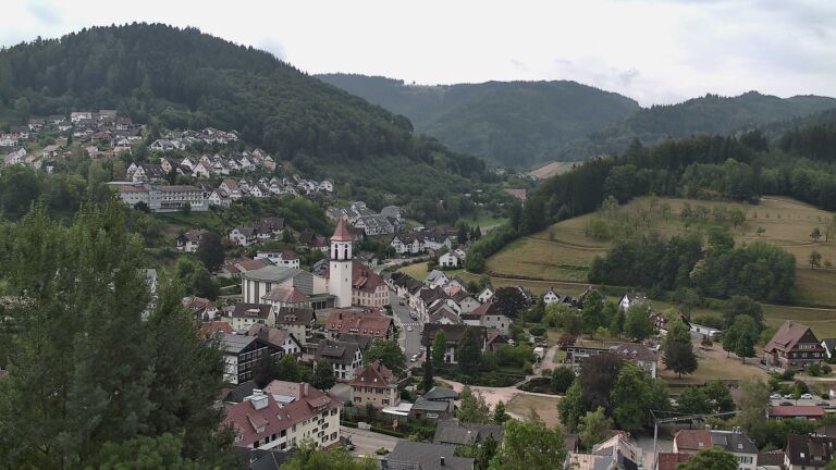 Dieses Bild zeigt eine Webcam-Aufnahme von Ottenhöfen, aufgenommen am Samstag, den 01.08.2026 um 10:10 Uhr