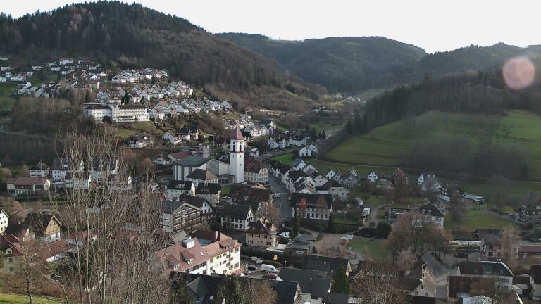 Dieses Bild zeigt eine Webcam-Aufnahme von Ottenhöfen, aufgenommen am Donnerstag, den 18.12.2025 um 14:50 Uhr