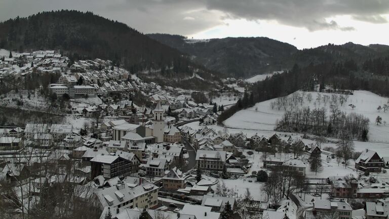 Dieses Bild zeigt eine Webcam-Aufnahme von Ottenhöfen, aufgenommen am Samstag, den 03.01.2026 um 13:30 Uhr