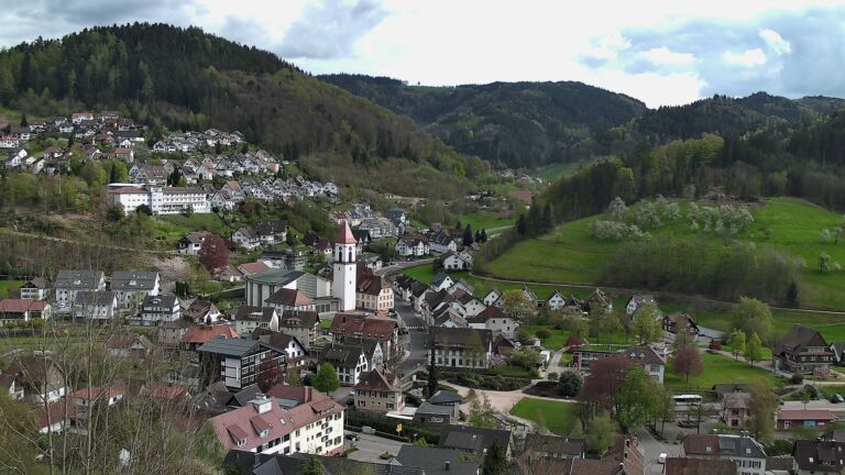 Dieses Bild zeigt eine Webcam-Aufnahme von Ottenhöfen, aufgenommen am Donnerstag, den 16.04.2026 um 17:10 Uhr