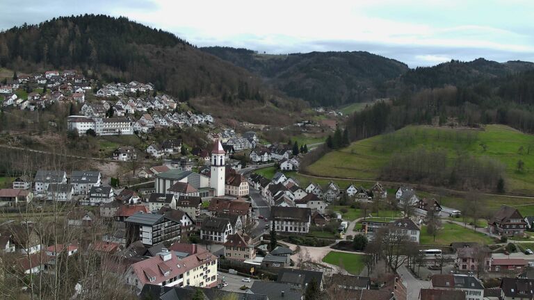 Dieses Bild zeigt eine Webcam-Aufnahme von Ottenhöfen, aufgenommen am Freitag, den 13.03.2026 um 15:50 Uhr