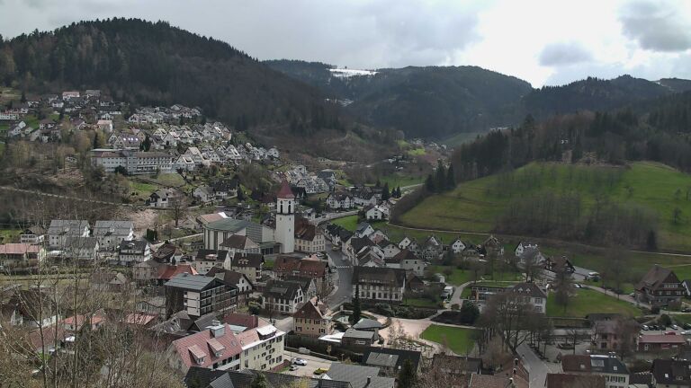 Dieses Bild zeigt eine Webcam-Aufnahme von Ottenhöfen, aufgenommen am Freitag, den 27.03.2026 um 13:10 Uhr