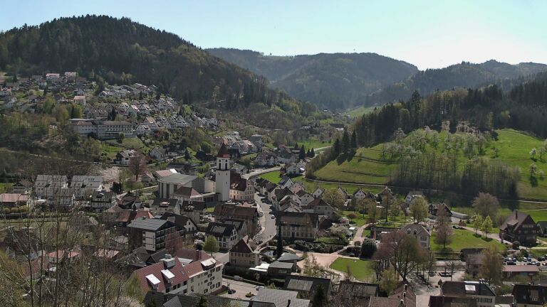 Dieses Bild zeigt eine Webcam-Aufnahme von Ottenhöfen, aufgenommen am Samstag, den 11.04.2026 um 13:30 Uhr