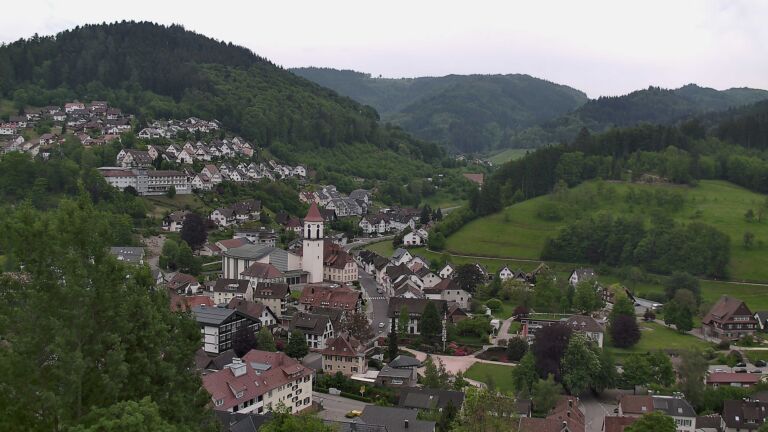 Dieses Bild zeigt eine Webcam-Aufnahme von Ottenhöfen, aufgenommen am Sonntag, den 10.05.2026 um 15:10 Uhr