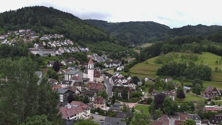 Dieses Bild zeigt eine Webcam-Aufnahme von Ottenhöfen, aufgenommen am Donnerstag, den 04.06.2026 um 20:40 Uhr