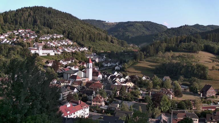 Dieses Bild zeigt eine Webcam-Aufnahme von Ottenhöfen, aufgenommen am Sonntag, den 02.08.2026 um 19:40 Uhr