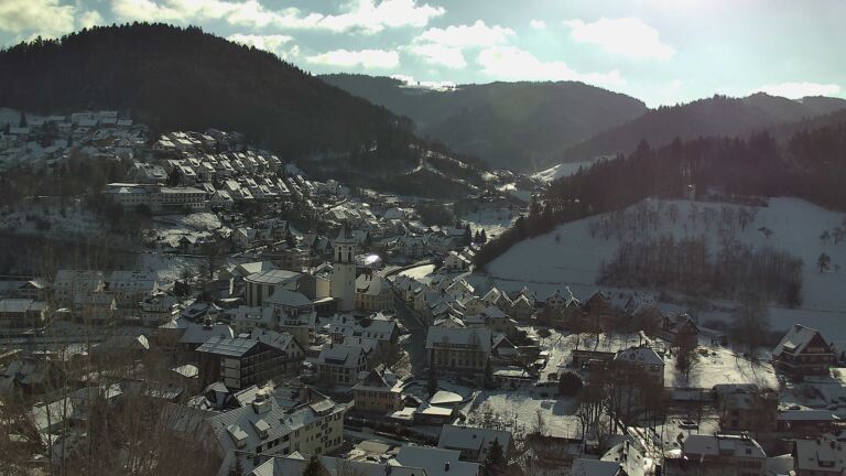 Dieses Bild zeigt eine Webcam-Aufnahme von Ottenhöfen, aufgenommen am Montag, den 05.01.2026 um 12:20 Uhr