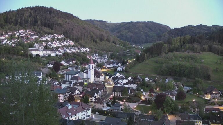 Dieses Bild zeigt eine Webcam-Aufnahme von Ottenhöfen, aufgenommen am Samstag, den 25.04.2026 um 21:00 Uhr