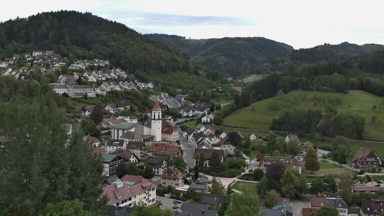 Dieses Bild zeigt eine Webcam-Aufnahme von Ottenhöfen, aufgenommen am Sonntag, den 20.09.2026 um 17:40 Uhr