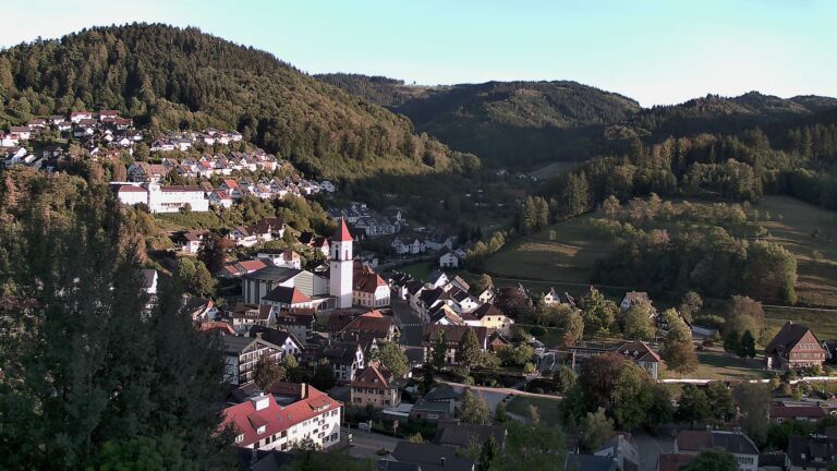 Dieses Bild zeigt eine Webcam-Aufnahme von Ottenhöfen, aufgenommen am Samstag, den 05.09.2026 um 19:10 Uhr