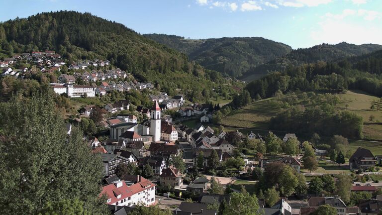 Dieses Bild zeigt eine Webcam-Aufnahme von Ottenhöfen, aufgenommen am Dienstag, den 08.09.2026 um 17:20 Uhr