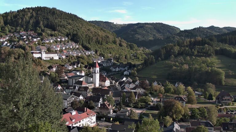 Dieses Bild zeigt eine Webcam-Aufnahme von Ottenhöfen, aufgenommen am Samstag, den 26.09.2026 um 17:40 Uhr