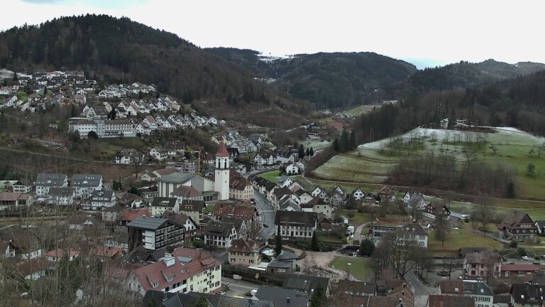 Dieses Bild zeigt eine Webcam-Aufnahme von Ottenhöfen, aufgenommen am Freitag, den 09.01.2026 um 12:50 Uhr